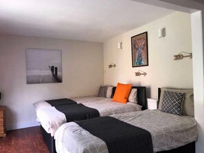 Individuell dekoriert, individuell eingerichtet, Bügeleisen/Bügelbrett