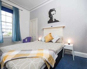 Individuell dekoriert, individuell eingerichtet, Bügeleisen/Bügelbrett