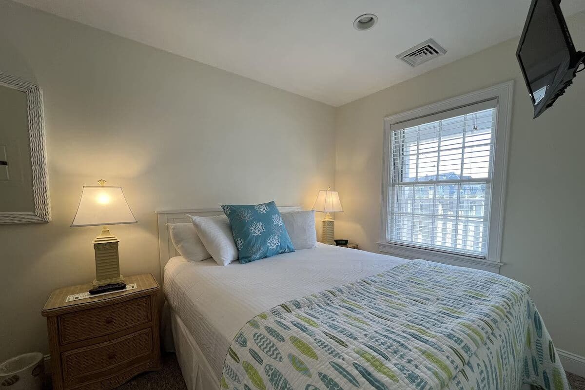1 bedroom, individually decorated, individually furnished