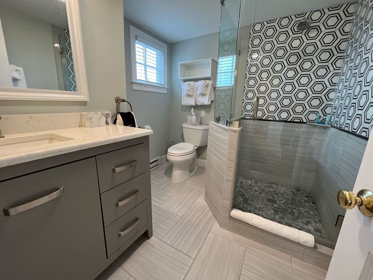 nobska suite | bathroom | hair dryer, towels