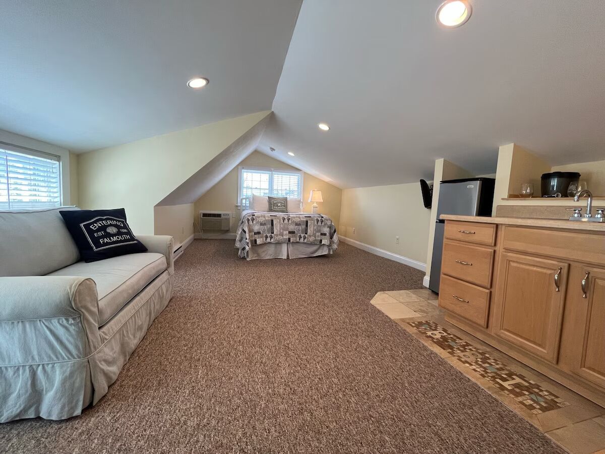 2-room queen suite | 1 bedroom, individually decorated, individually furnished