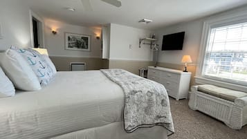 Queen Waterview | 1 Schlafzimmer, individuell dekoriert, individuell eingerichtet