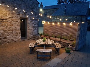 Outdoor dining - Hawks Barn - Horton in Ribblesdale (Horton in Ribblesdale)