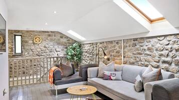 Smart TV, books, stereo