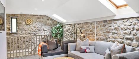 Smart TV, books, stereo