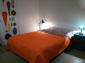 Individually furnished, desk, blackout curtains, free WiFi
