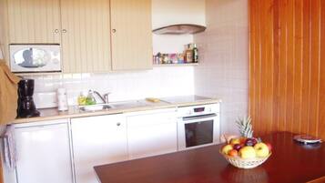 Réfrigérateur, micro-ondes, four, lave-vaisselle