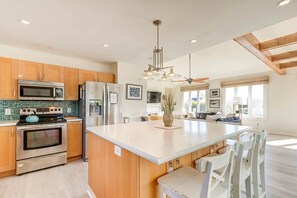 冰箱、微波炉、烤箱、炉灶