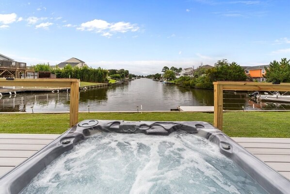 Outdoor spa tub - It's All Good | 780 ft from the beach | Private Pool, Dog Friendly, Hot Tub (Virginia Beach)