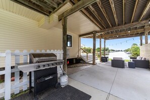 Terrace/patio - It's All Good | 780 ft from the beach | Private Pool, Dog Friendly, Hot Tub (Virginia Beach)
