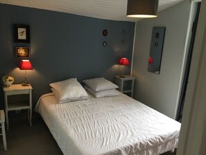 2 bedrooms, iron/ironing board, WiFi - Charming house downtown St Georges de Didonne /sea 100m (Saint-Georges-de-Didonne)