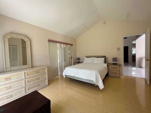 3 bedrooms, premium bedding, iron/ironing board, WiFi
