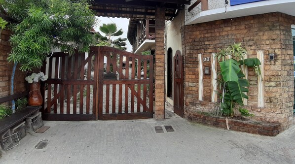 Mặt tiền nơi lưu trú
