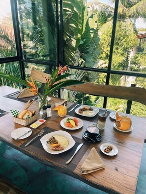 Restaurant - Casa Samaya, Boutique Beachfront Hotel in Weligama (Weligama)