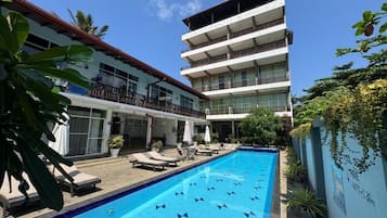 Outdoor pool, sun loungers