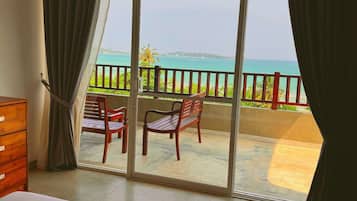 Deluxe Suite, 2 Bedrooms, Ocean View | Premium bedding, Select Comfort beds, in-room safe