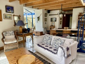 TV, fireplace - In the village Trébéron, Crozon peninsula,  (Crozon)