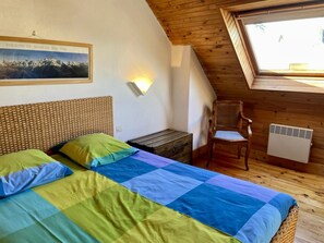 3 bedrooms, iron/ironing board, WiFi, bed sheets - In the village Trébéron, Crozon peninsula,  (Crozon)