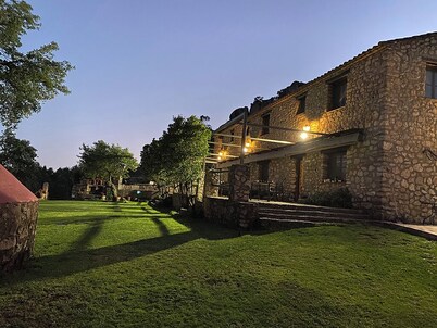 Isolated rural house with private pool, garden, terrace and barbecue.