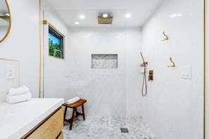 Shower, hair dryer, towels
