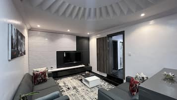 Apartment, 1 Schlafzimmer | Wohnbereich | Fernseher