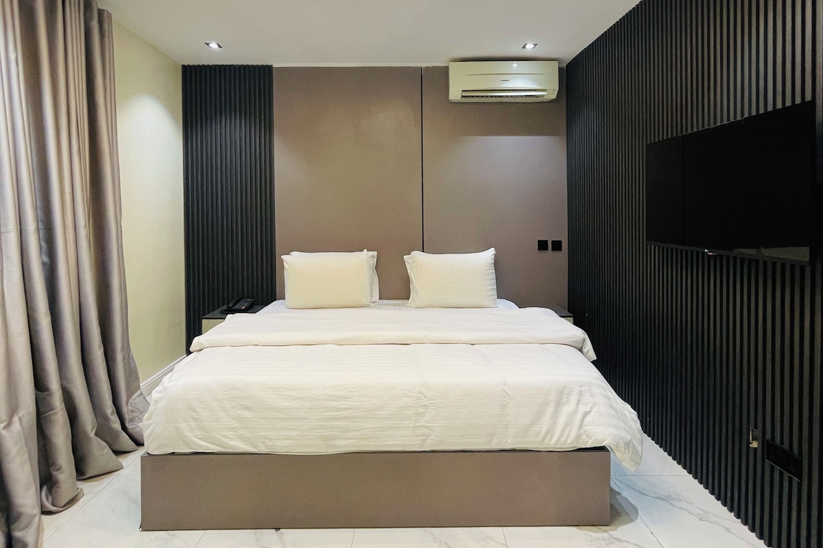 Phòng đôi Tiêu chuẩn | Bộ đồ giường cao cấp, chăn bông, nệm có lớp đệm bông, bàn 
