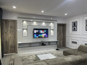 Apartment, 2 Bedrooms | Living area