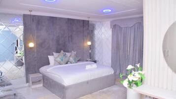 Presidential-Zimmer | Hochwertige Bettwaren, Daunenbettdecken, Pillowtop-Betten, Schreibtisch