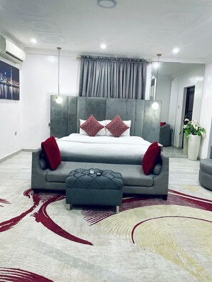 Unclassified image, 2 of 42, button - Volantis Gold (Lagos)