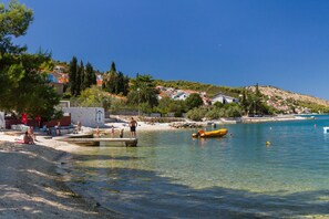 Beach nearby - ARBANIJA A3, budget 1-bedroom apartment, 80m from the beach (Arbanija)