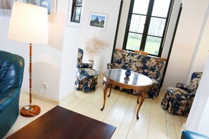 Unclassified image, 4 of 34, button