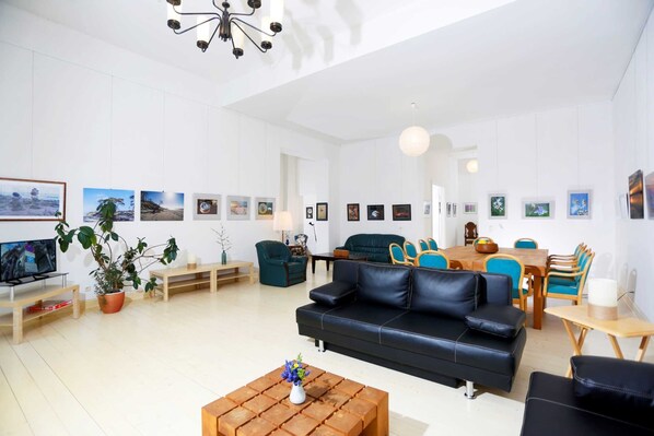 Unclassified image, 1 of 34, button