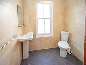 Chuveiro, produtos de toalete grátis, sabonete, shampoo