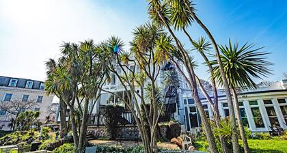 The Sherwood Palm Hotel, Torquay Beach