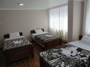 Dreibettzimmer, Nichtraucher | Betten mit Memory-Foam-Matratzen, Verdunkelungsvorhänge