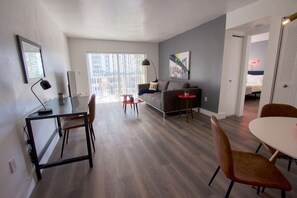 55-inch LCD TV with digital channels, TV, offices - Suites at 23 Palms By RocketStay (Miami)