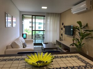 TV, pebolim, mesa de pingue-pongue