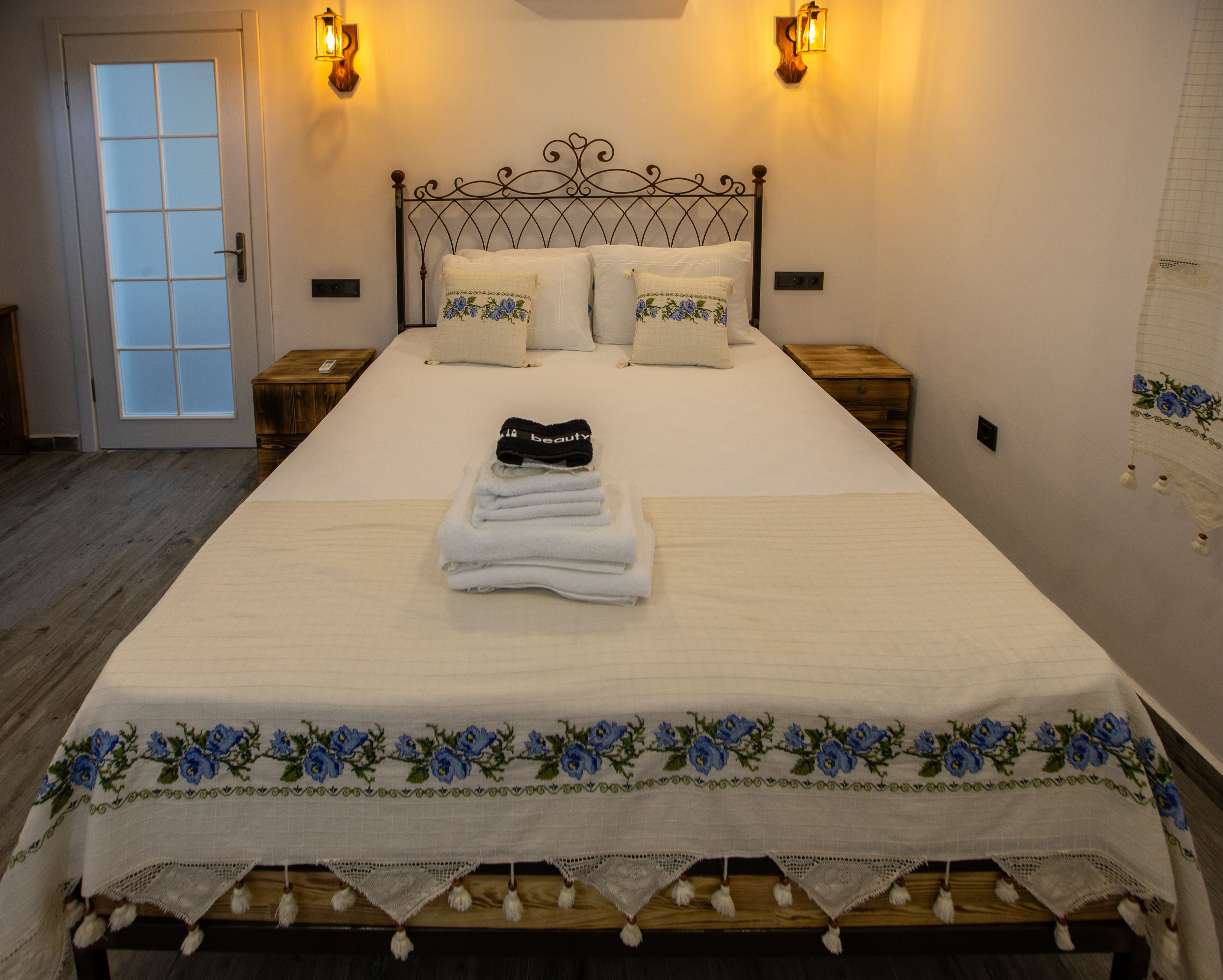 deluxe room, multiple beds, non smoking, sea view | free minibar, in-room safe, iron/ironing board, free wifi