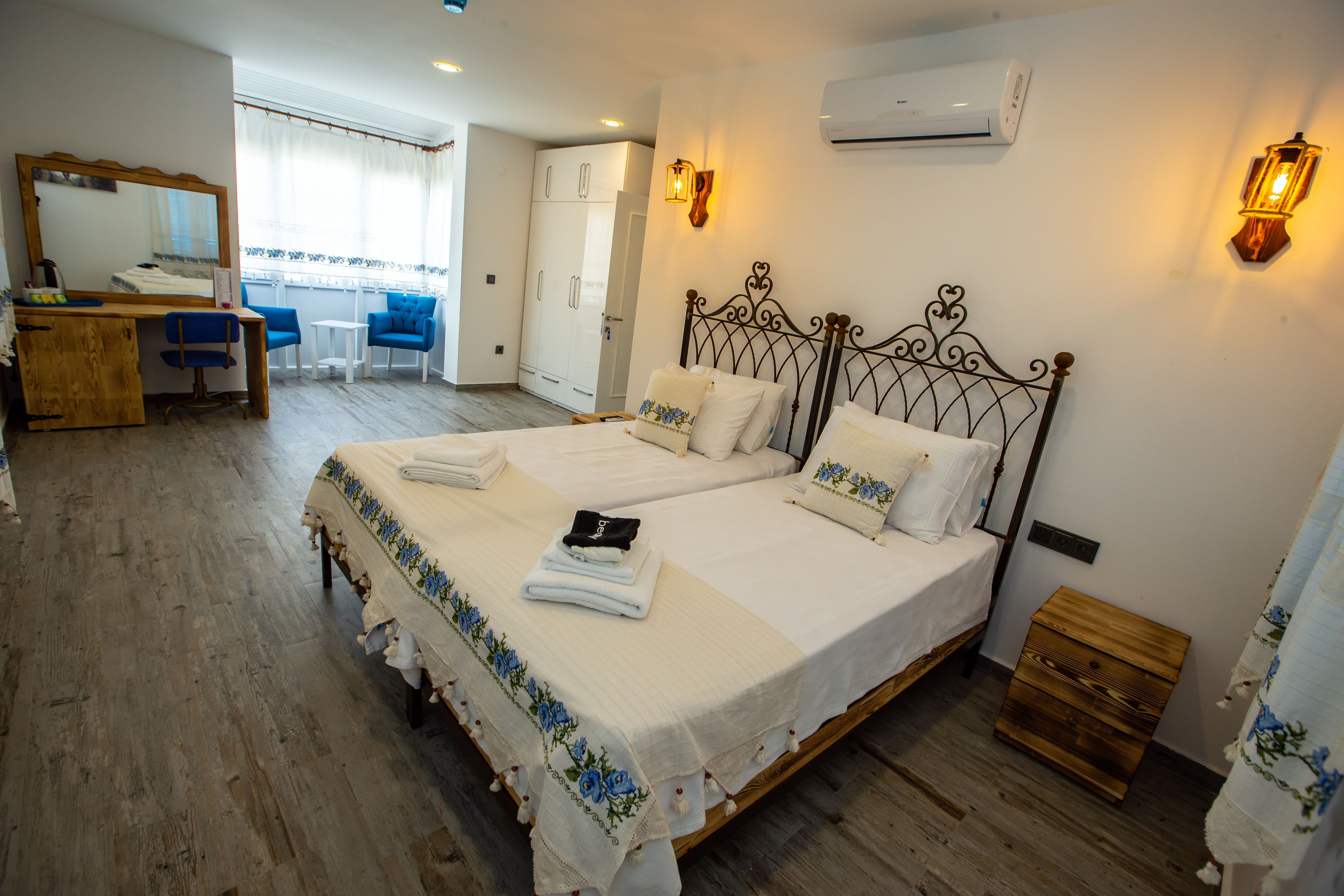 deluxe room, multiple beds, non smoking, sea view | free minibar, in-room safe, iron/ironing board, free wifi