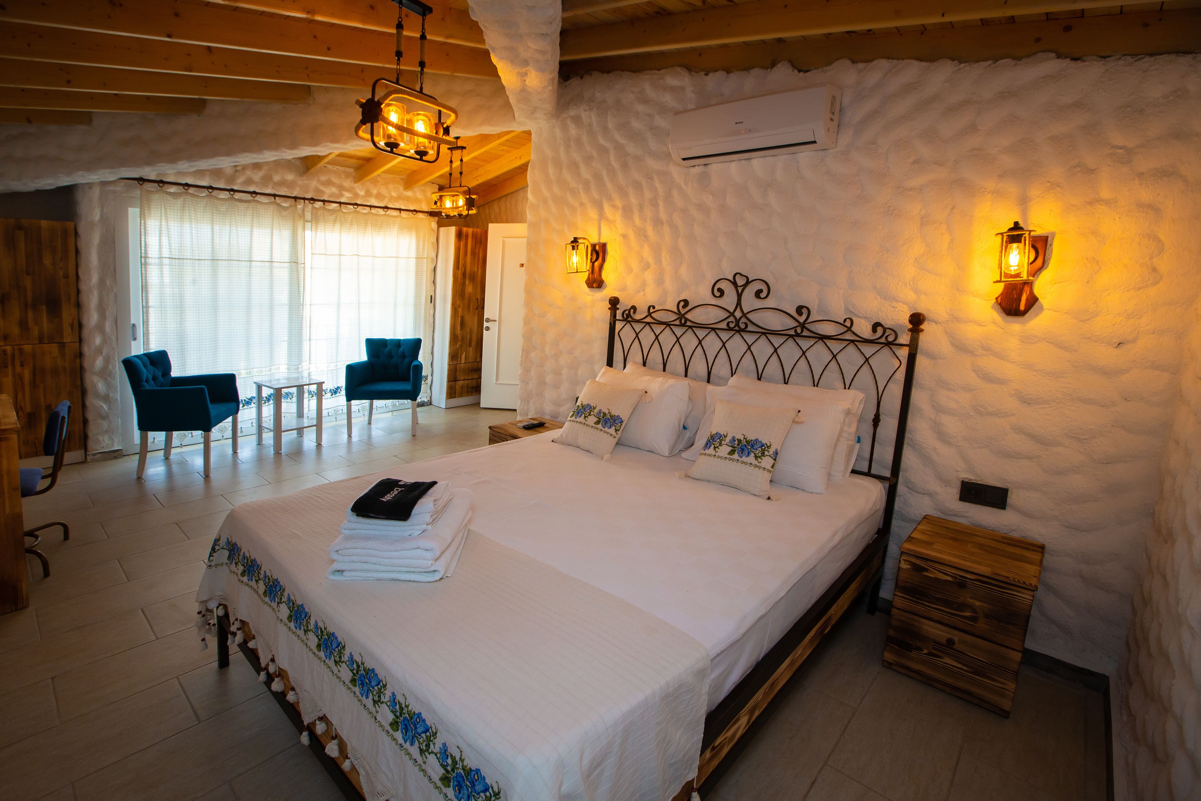 deluxe room, multiple beds, non smoking, sea view | free minibar, in-room safe, iron/ironing board, free wifi