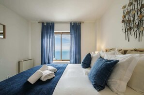 4 عدّة غرف نوم ومكواة/لوح كي وواي فاي وملاءات أسرّة