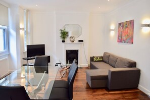 Télévision, cheminée