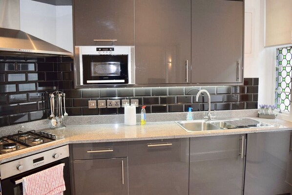 Cookware/dishes/utensils