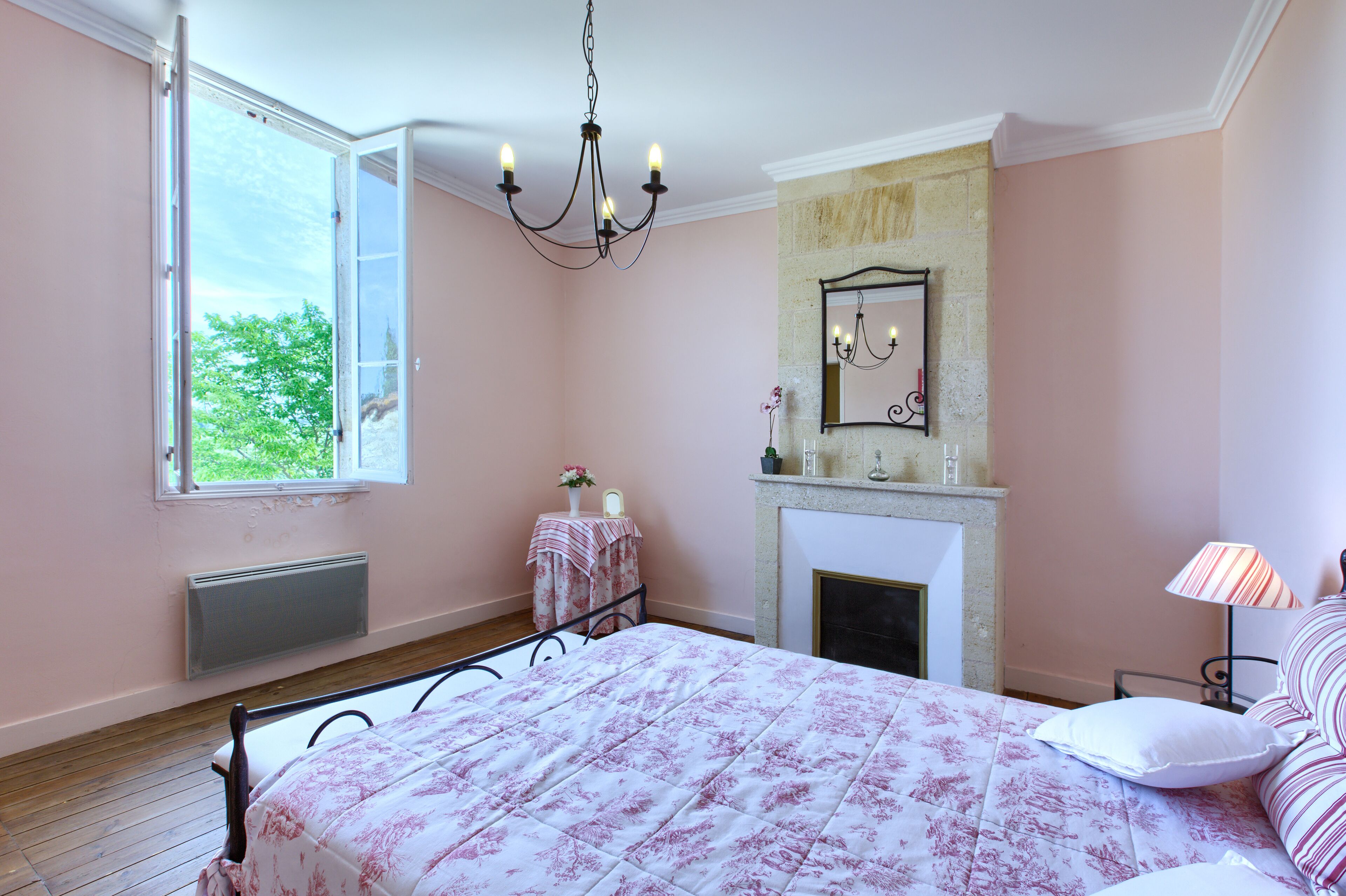 2 soverom, strykejern/-brett, reiseseng for barn og wi-fi (inkludert)