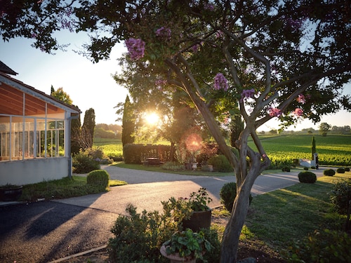 Renovated Stone House with Garden in the Heart of the Saint-Émilion Vineyards