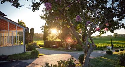 Renovated Stone House with Garden in the Heart of the Saint-Émilion Vineyards