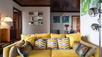 Televisie en een open haard