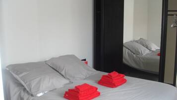 2 chambres, fer et planche Ă repasser, Wi-Fi, draps fournis