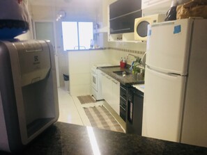 Geladeira, micro-ondas