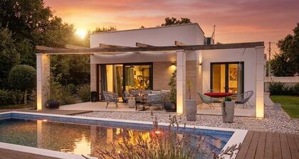 Nouvelle villa moderne et luxueuse avec piscine près de Pula